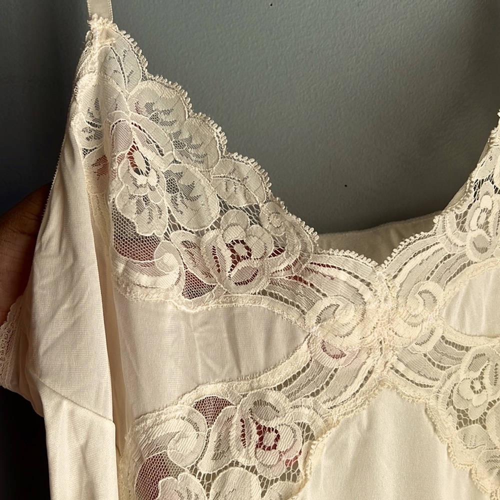 Vanity Fair | Vintage Classic Lace Trim Nylon Full Slip Dress Size 38 - Picture 5 of 10